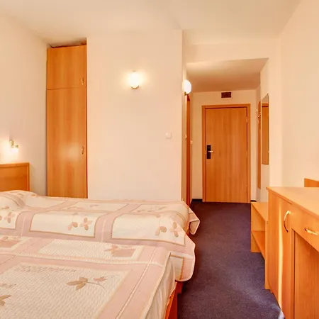 Hotel Plaza 3*