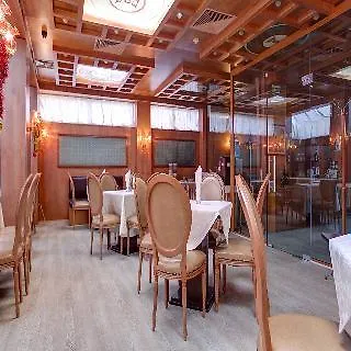 Plaza Hotel 3*