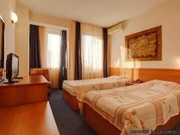 Plaza Hotel 3*
