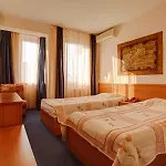 Hotel Plaza 3*