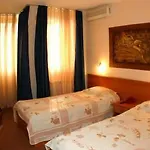 Plaza Hotel 3*